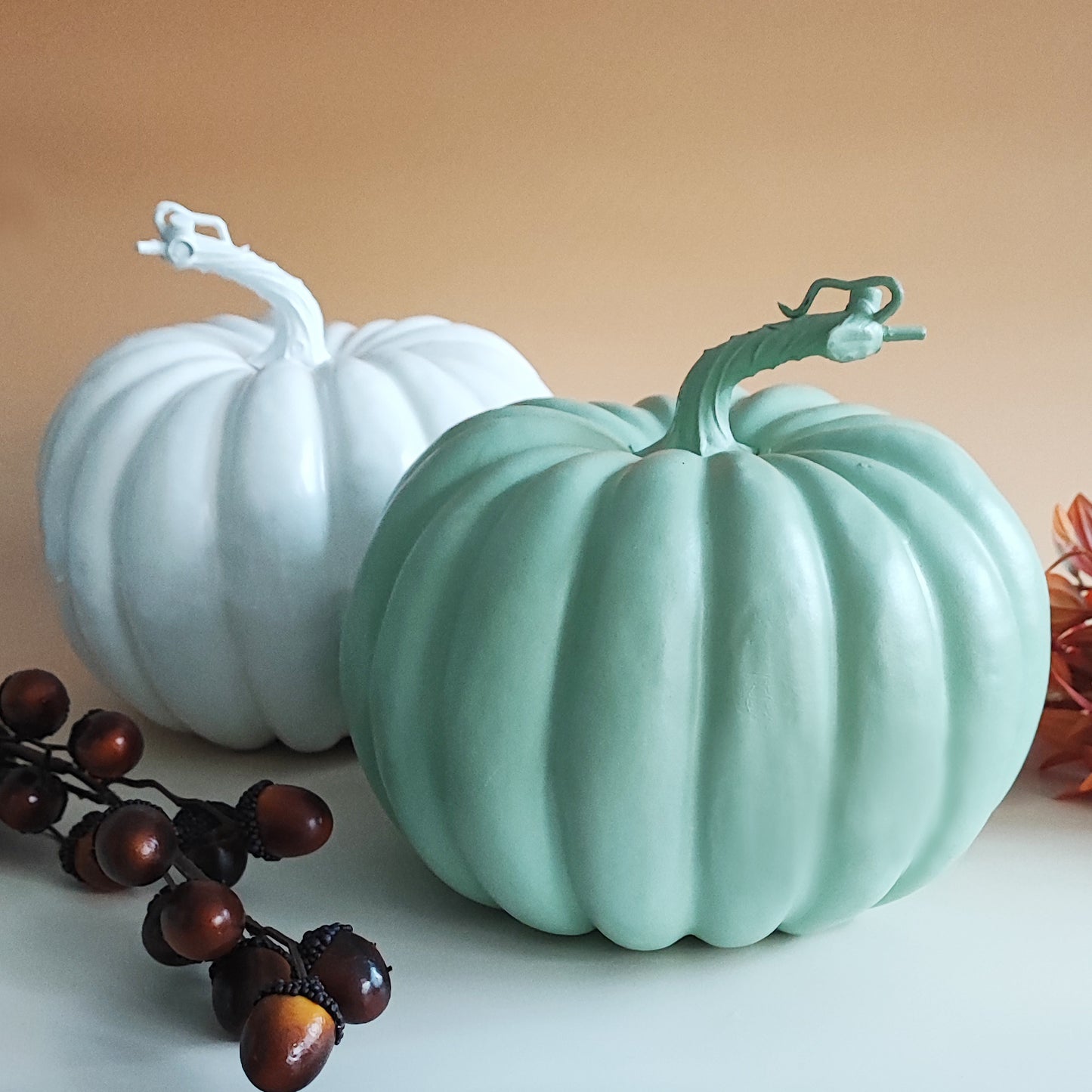 Deko-Kürbis mit Familienname, PERSONALISIERBAR, mintgrün