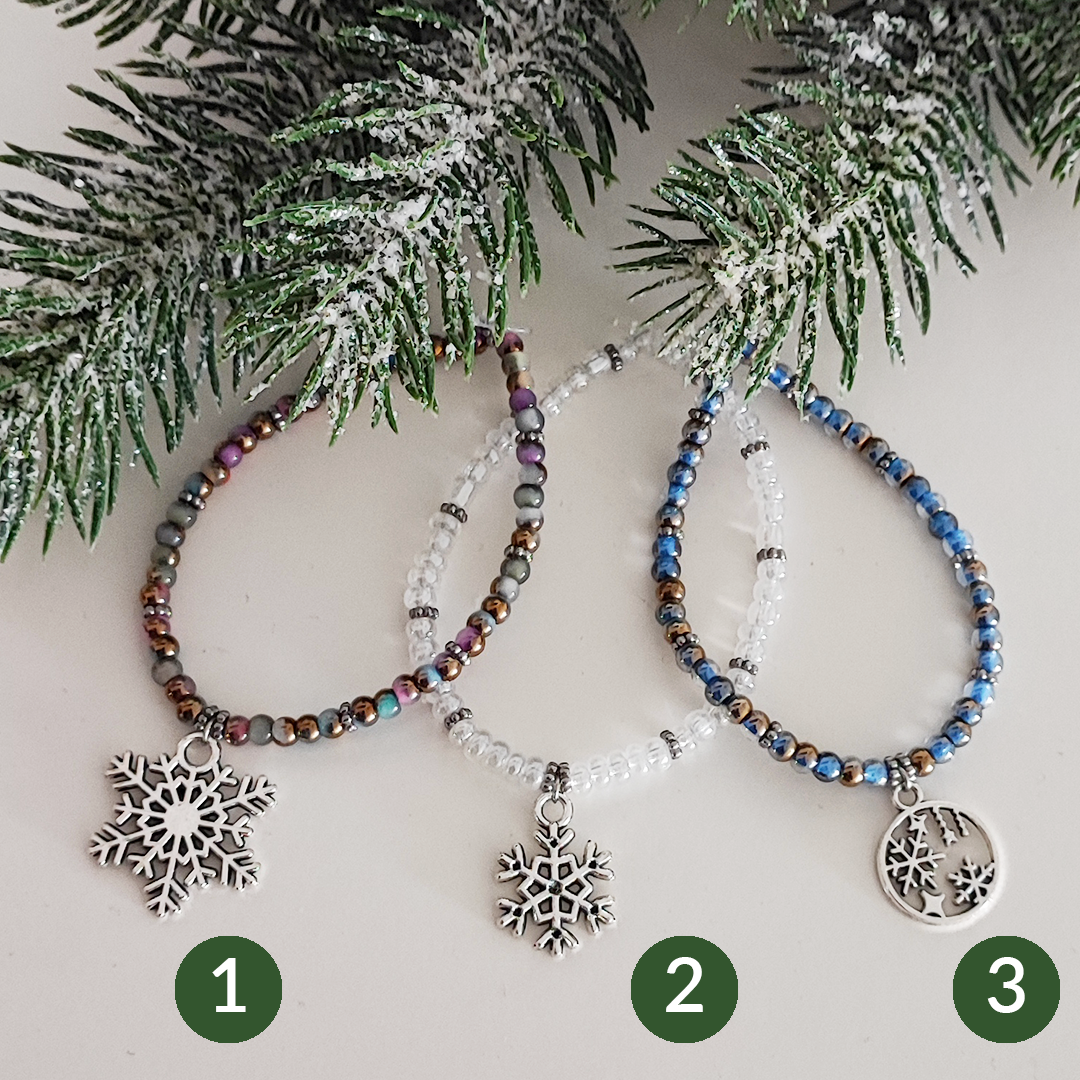 Armband "Schneeflocke", verschiedene Farben und Anhänger
